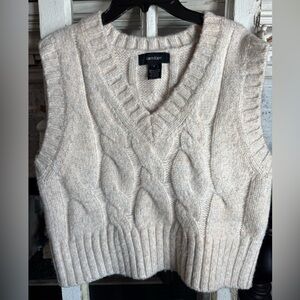 Karen Kane Women's Cream Cable Knit V-Neck Sweater Vest. NWOT